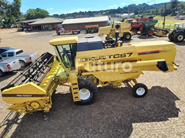 COLHEITADEIRA NEW HOLLAND TC 57 ANO 2001