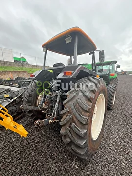 TRATOR VALTRA BM 100 ANO 2004