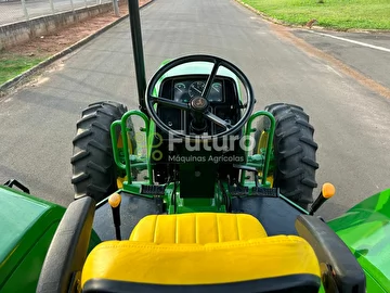 TRATOR JOHN DEERE 5605 ANO 2009