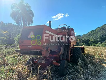 COLHEITADEIRA MASSEY FERGUSON 5650 ANO 1994