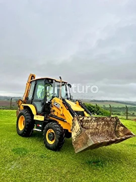 RETROESCAVADEIRA JCB 3CX ANO 2023