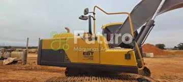 ESCAVADEIRA VOLVO EC 220D ANO 2016