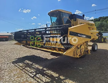 COLHEITADEIRA NEW HOLLAND TC 57 ANO 2001