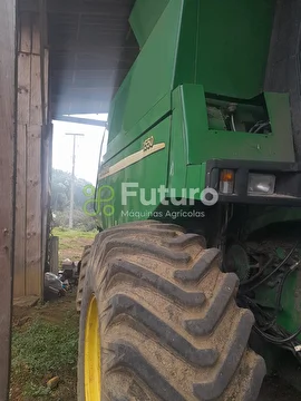 COLHEITADEIRA JOHN DEERE 1550 ANO 2002