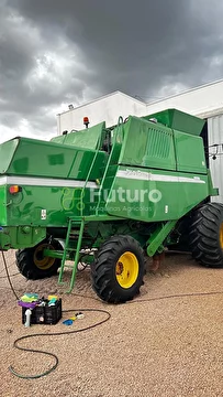 COLHEITADEIRA JOHN DEERE 1550 ANO 2004