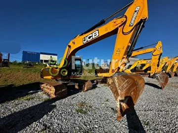 ESCAVADEIRA JCB JS220 ANO 2021