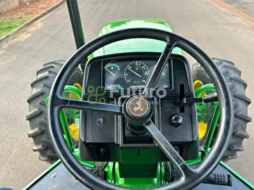 TRATOR JOHN DEERE 5605 ANO 2009