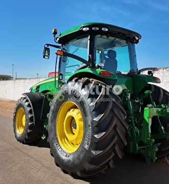 TRATOR JOHN DEERE 8260R ANO 2014