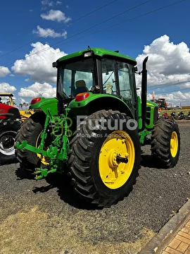 TRATOR JOHN DEERE 6145J ANO 2011