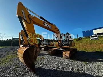 ESCAVADEIRA JCB JS220 ANO 2021