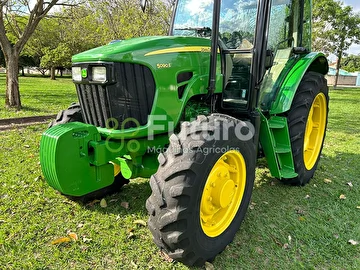 TRATOR JOHN DEERE 5090E ANO 2015