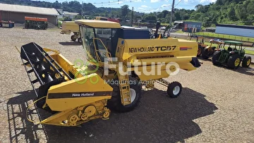 COLHEITADEIRA NEW HOLLAND TC 57 ANO 2001