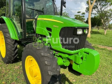 TRATOR JOHN DEERE 5090E ANO 2015