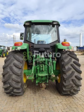 TRATOR JOHN DEERE 6130J ANO 2011