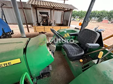 TRATOR JOHN DEERE 6110 ANO 2011