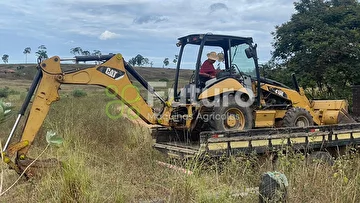 RETROESCAVADEIRA CATERPILLAR 416E ANO 2013