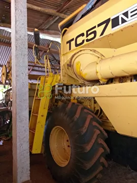 COLHEITADEIRA NEW HOLLAND TC 57 ANO 1994