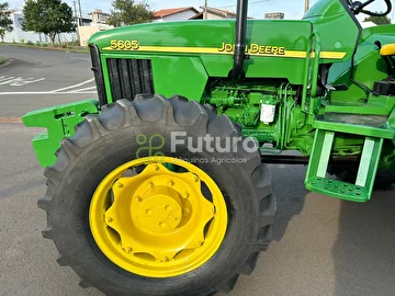 TRATOR JOHN DEERE 5605 ANO 2009