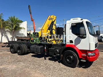 CAMINHÃO VOLVO VM 330 ANO 2012