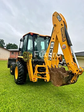 RETROESCAVADEIRA JCB 3CX ANO 2023