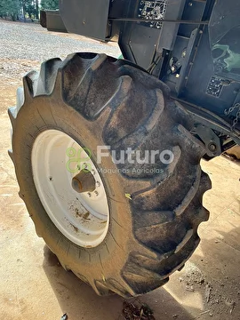 COLHEITADEIRA VALTRA BC 7500 ANO 2013