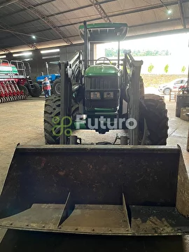 TRATOR JOHN DEERE 6125E ANO 2011