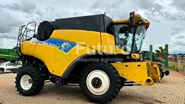 COLHEITADEIRA NEW HOLLAND CR 9060 ANO 2011