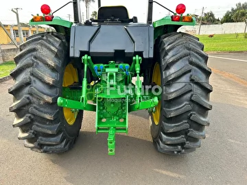 TRATOR JOHN DEERE 5605 ANO 2009