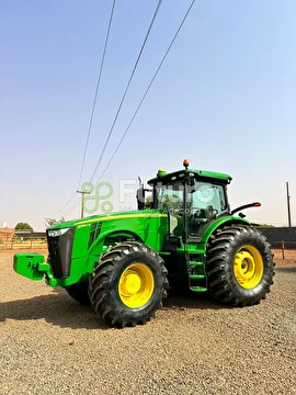 TRATOR JOHN DEERE 8260R ANO 2014