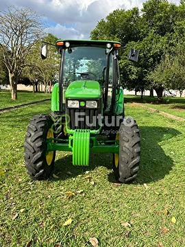 TRATOR JOHN DEERE 5090E ANO 2015