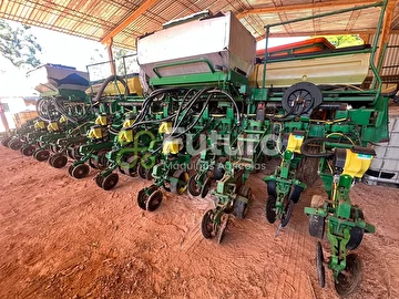 PLANTADEIRA JOHN DEERE 2122 ANO 2009