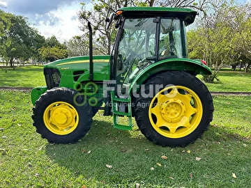 TRATOR JOHN DEERE 5090E ANO 2015