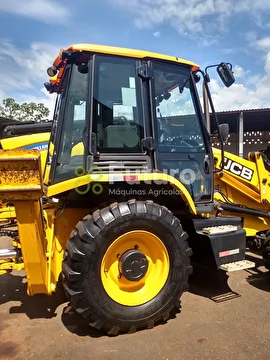 RETROESCAVADEIRA JCB 3C ANO 2023