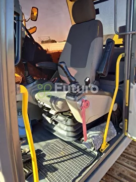 ESCAVADEIRA VOLVO EC 220D ANO 2016