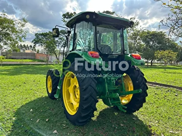 TRATOR JOHN DEERE 5090E ANO 2015