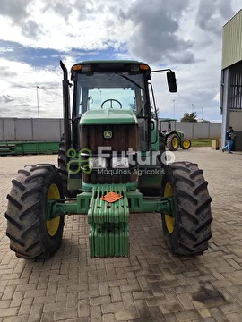 TRATOR JOHN DEERE 6130J ANO 2011