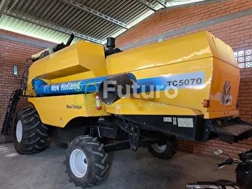 COLHEITADEIRA NEW HOLLAND TC 5070 ANO 2012