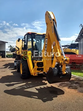 RETROESCAVADEIRA JCB 3C ANO 2023