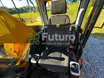 ESCAVADEIRA JCB JS220 ANO 2021