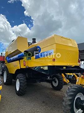 COLHEITADEIRA NEW HOLLAND TC 5090 ANO 2011