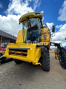 COLHEITADEIRA NEW HOLLAND TC 5090 ANO 2011