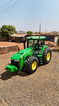 TRATOR JOHN DEERE 8260R ANO 2014