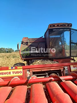 COLHEITADEIRA MASSEY FERGUSON 5650 ANO 1994