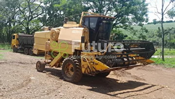 COLHEITADEIRA NEW HOLLAND 8040 ANO 1989