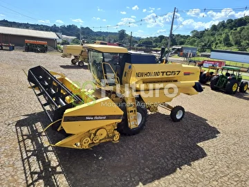 COLHEITADEIRA NEW HOLLAND TC 57 ANO 2001