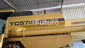 COLHEITADEIRA NEW HOLLAND TC 57 ANO 1993