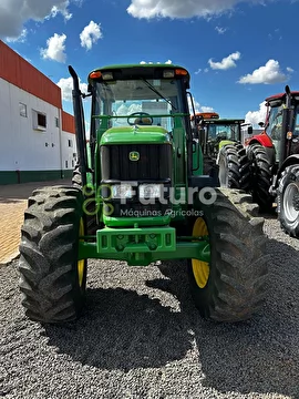 TRATOR JOHN DEERE 6145J ANO 2011