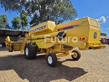 COLHEITADEIRA NEW HOLLAND TC 57 ANO 2001