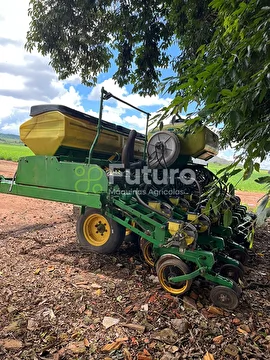 PLANTADEIRA JOHN DEERE 2130 ANO 2015