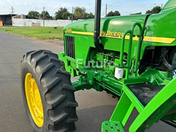 TRATOR JOHN DEERE 5605 ANO 2009